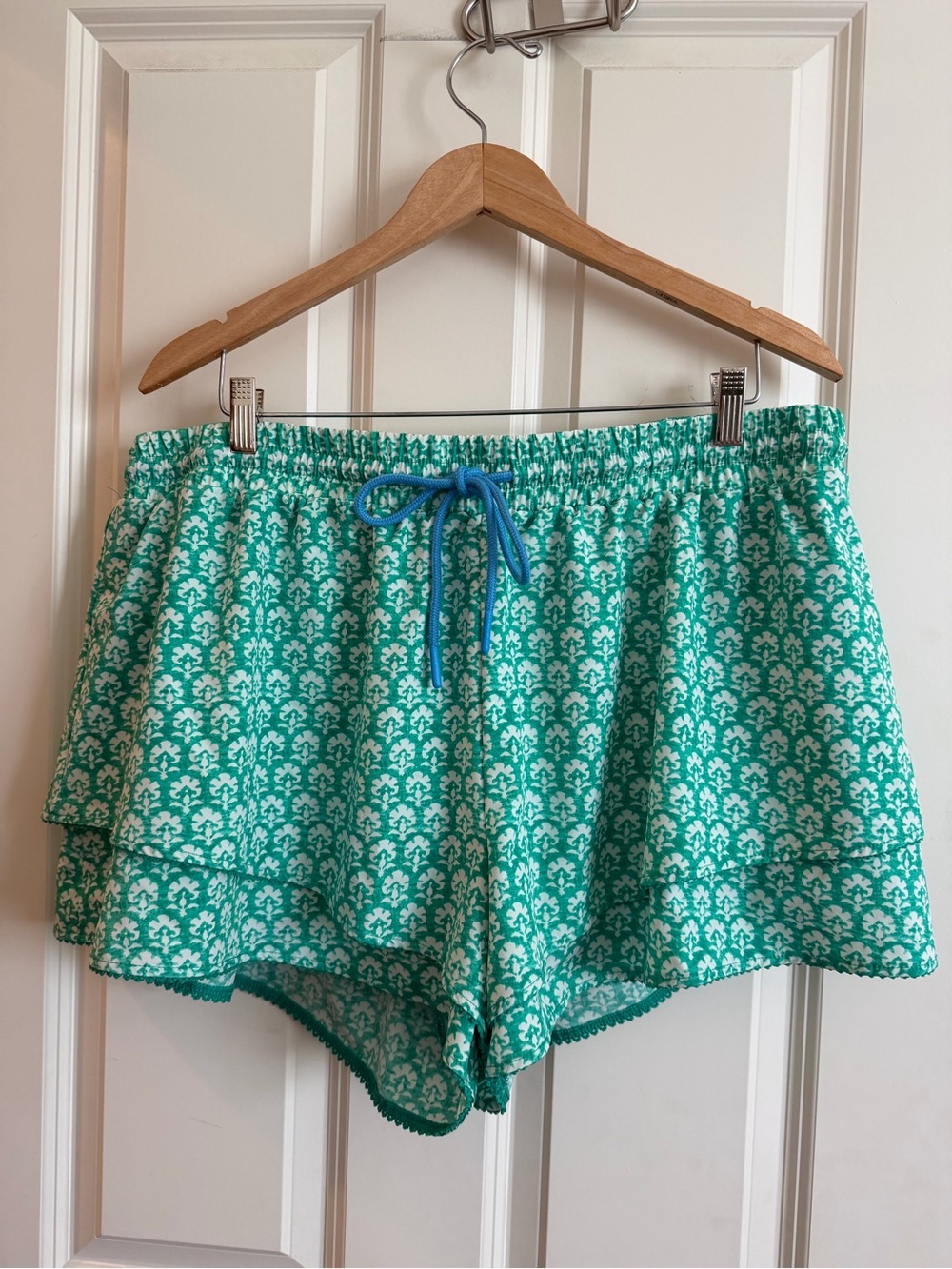 Roller Rabbit for target green ruffle activewear shorts, size XXL